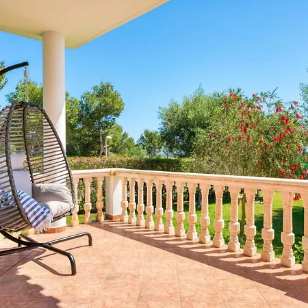 Arenal By 埃斯·梅卡达尔